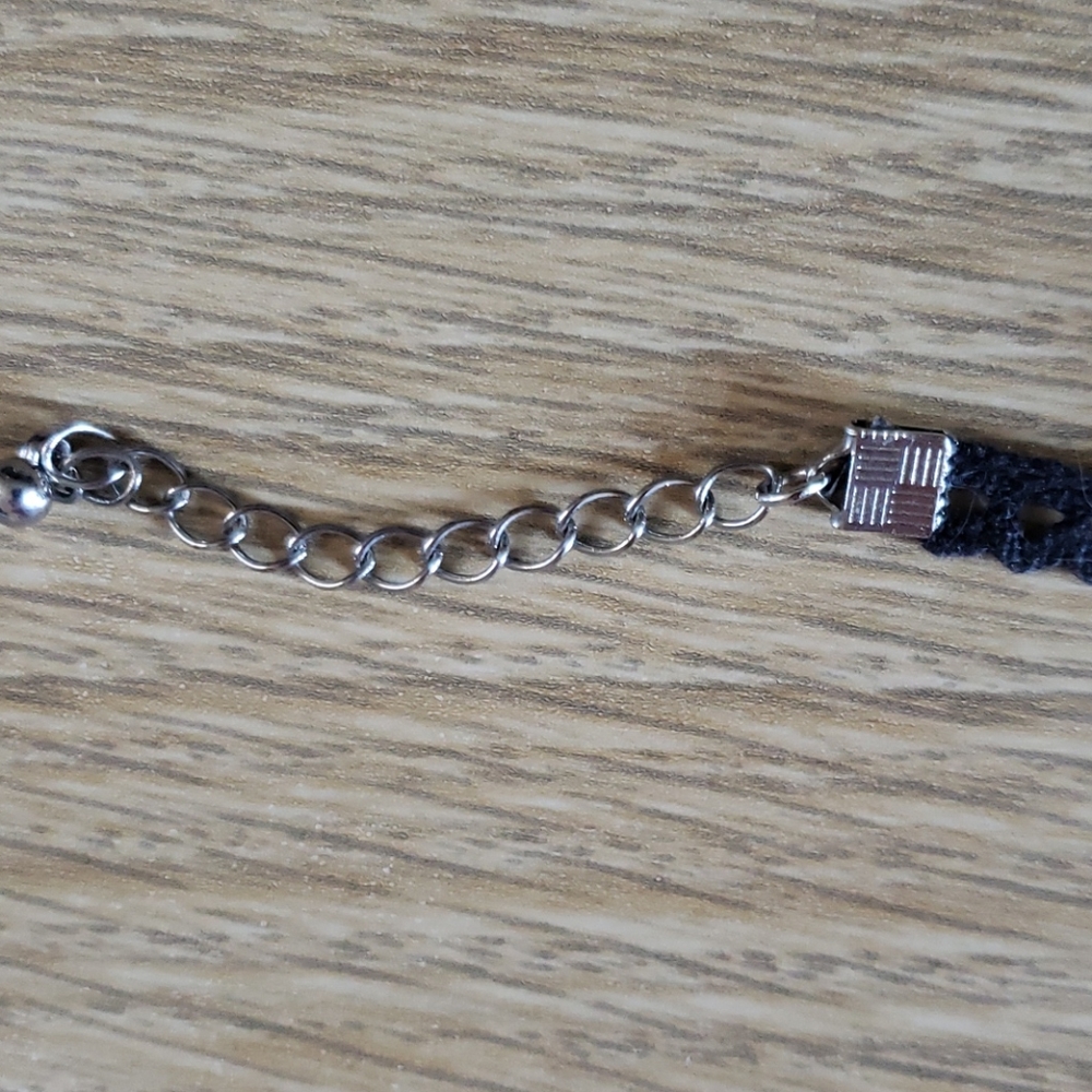 Choker - Picture 3 of 4